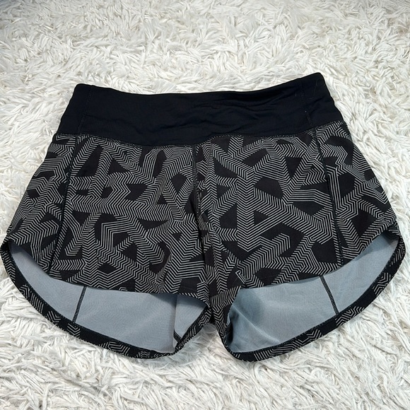 Lululemon Speed Up Short Long *4" Updated Fit Labyrinth Black Light Cast / Black - Picture 1 of 6